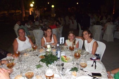 Cena benéfica en Aguadulce organizada por la Parroquia de la Preciosísima Sangre de Nuestro Señor Jesucristo. Fotos: Juan Antonio Barrio