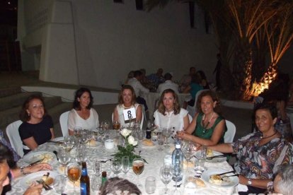 Cena benéfica en Aguadulce organizada por la Parroquia de la Preciosísima Sangre de Nuestro Señor Jesucristo. Fotos: Juan Antonio Barrio