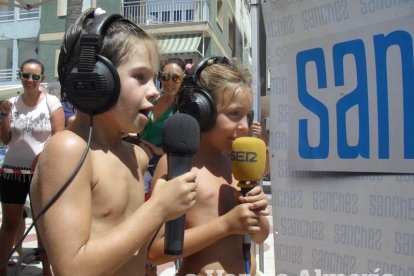 Sexualidad, artistas y armonía para gozar de un día de playa en Almería