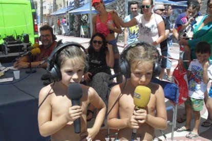 Sexualidad, artistas y armonía para gozar de un día de playa en Almería