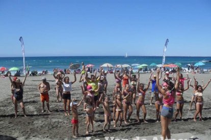 Sexualidad, artistas y armonía para gozar de un día de playa en Almería