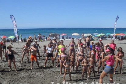 Sexualidad, artistas y armonía para gozar de un día de playa en Almería