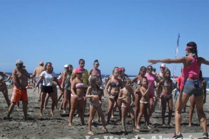 Sexualidad, artistas y armonía para gozar de un día de playa en Almería