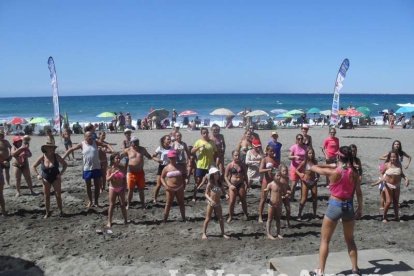 Sexualidad, artistas y armonía para gozar de un día de playa en Almería