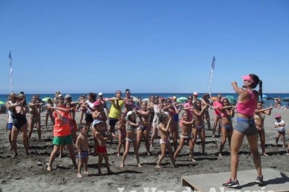 Sexualidad, artistas y armonía para gozar de un día de playa en Almería