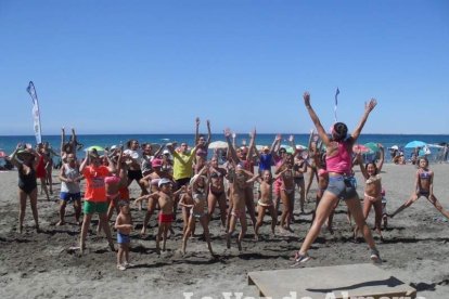 Sexualidad, artistas y armonía para gozar de un día de playa en Almería