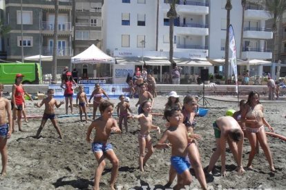 Sexualidad, artistas y armonía para gozar de un día de playa en Almería