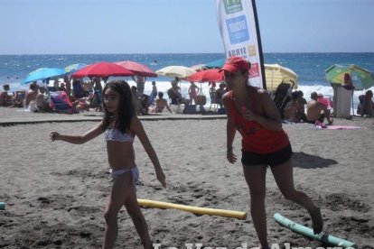 Sexualidad, artistas y armonía para gozar de un día de playa en Almería