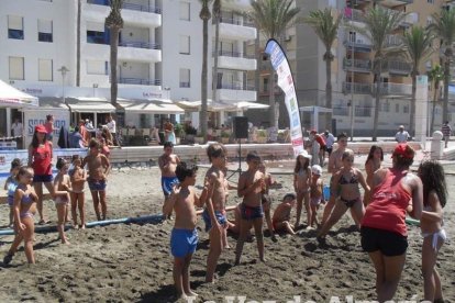 Sexualidad, artistas y armonía para gozar de un día de playa en Almería