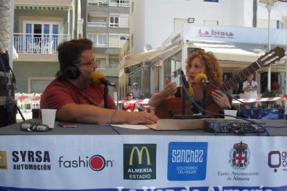 Sexualidad, artistas y armonía para gozar de un día de playa en Almería