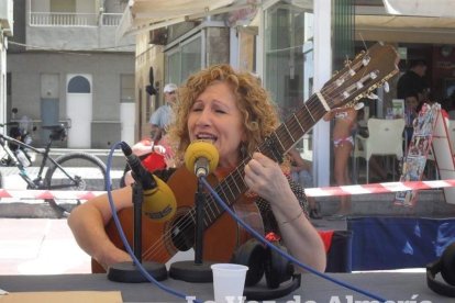 Sexualidad, artistas y armonía para gozar de un día de playa en Almería