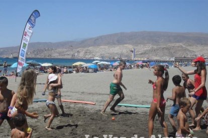 Sexualidad, artistas y armonía para gozar de un día de playa en Almería