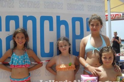 La edición de veranos de Hoy por hoy cuelga el bañador y prepara el traje de lunares para cambiar los días de playa por la Feria.