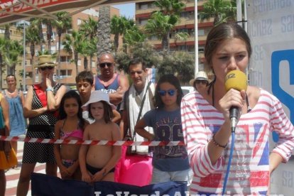 La edición de veranos de Hoy por hoy cuelga el bañador y prepara el traje de lunares para cambiar los días de playa por la Feria.