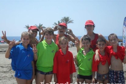 La edición de veranos de Hoy por hoy cuelga el bañador y prepara el traje de lunares para cambiar los días de playa por la Feria.