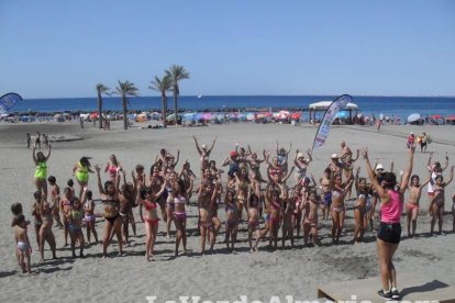 La edición de veranos de Hoy por hoy cuelga el bañador y prepara el traje de lunares para cambiar los días de playa por la Feria.