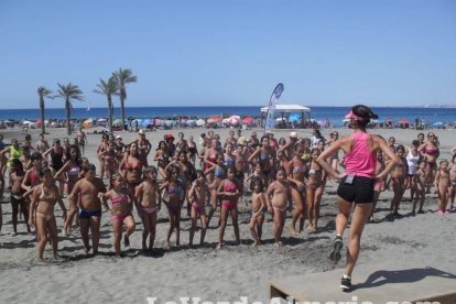 La edición de veranos de Hoy por hoy cuelga el bañador y prepara el traje de lunares para cambiar los días de playa por la Feria.