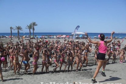 La edición de veranos de Hoy por hoy cuelga el bañador y prepara el traje de lunares para cambiar los días de playa por la Feria.