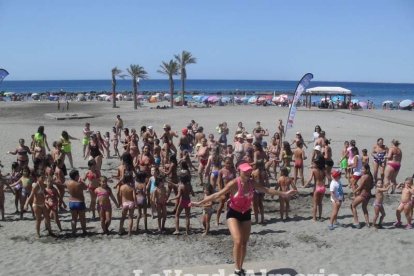 La edición de veranos de Hoy por hoy cuelga el bañador y prepara el traje de lunares para cambiar los días de playa por la Feria.