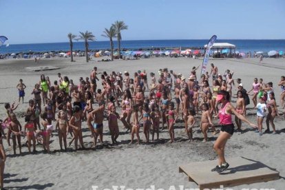 La edición de veranos de Hoy por hoy cuelga el bañador y prepara el traje de lunares para cambiar los días de playa por la Feria.