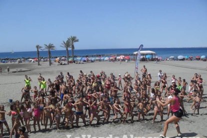 La edición de veranos de Hoy por hoy cuelga el bañador y prepara el traje de lunares para cambiar los días de playa por la Feria.