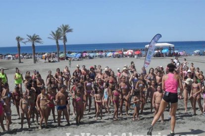 La edición de veranos de Hoy por hoy cuelga el bañador y prepara el traje de lunares para cambiar los días de playa por la Feria.