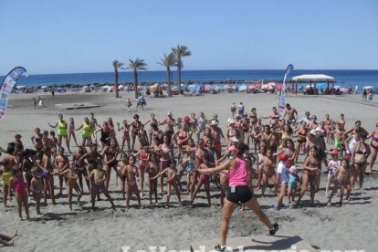 La edición de veranos de Hoy por hoy cuelga el bañador y prepara el traje de lunares para cambiar los días de playa por la Feria.