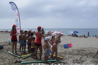 La edición de veranos de Hoy por hoy cuelga el bañador y prepara el traje de lunares para cambiar los días de playa por la Feria.