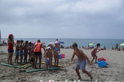 La edición de veranos de Hoy por hoy cuelga el bañador y prepara el traje de lunares para cambiar los días de playa por la Feria.