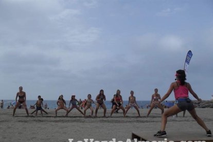 La edición de veranos de Hoy por hoy cuelga el bañador y prepara el traje de lunares para cambiar los días de playa por la Feria.