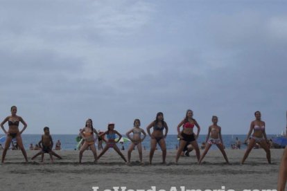 La edición de veranos de Hoy por hoy cuelga el bañador y prepara el traje de lunares para cambiar los días de playa por la Feria.
