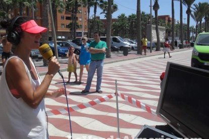 La edición de veranos de Hoy por hoy cuelga el bañador y prepara el traje de lunares para cambiar los días de playa por la Feria.