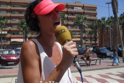 La edición de veranos de Hoy por hoy cuelga el bañador y prepara el traje de lunares para cambiar los días de playa por la Feria.