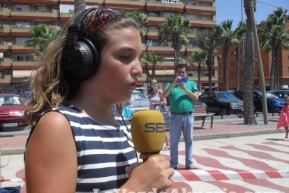 La edición de veranos de Hoy por hoy cuelga el bañador y prepara el traje de lunares para cambiar los días de playa por la Feria.