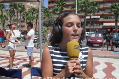 La edición de veranos de Hoy por hoy cuelga el bañador y prepara el traje de lunares para cambiar los días de playa por la Feria.
