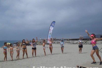 La edición de veranos de Hoy por hoy cuelga el bañador y prepara el traje de lunares para cambiar los días de playa por la Feria.