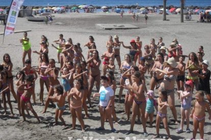 La edición de veranos de Hoy por hoy cuelga el bañador y prepara el traje de lunares para cambiar los días de playa por la Feria.