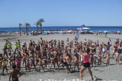 La edición de veranos de Hoy por hoy cuelga el bañador y prepara el traje de lunares para cambiar los días de playa por la Feria.