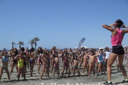 La edición de veranos de Hoy por hoy cuelga el bañador y prepara el traje de lunares para cambiar los días de playa por la Feria.