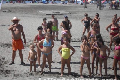 La edición de veranos de Hoy por hoy cuelga el bañador y prepara el traje de lunares para cambiar los días de playa por la Feria.