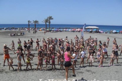 La edición de veranos de Hoy por hoy cuelga el bañador y prepara el traje de lunares para cambiar los días de playa por la Feria.