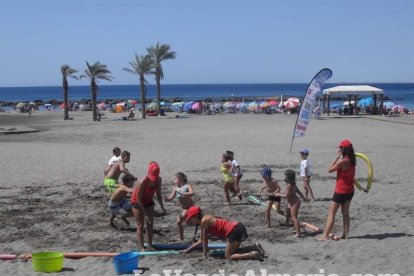 La edición de veranos de Hoy por hoy cuelga el bañador y prepara el traje de lunares para cambiar los días de playa por la Feria.