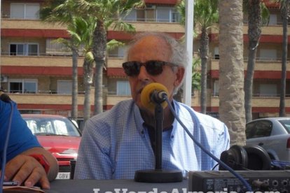 La edición de veranos de Hoy por hoy cuelga el bañador y prepara el traje de lunares para cambiar los días de playa por la Feria.