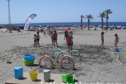 La edición de veranos de Hoy por hoy cuelga el bañador y prepara el traje de lunares para cambiar los días de playa por la Feria.