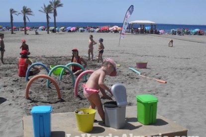 La edición de veranos de Hoy por hoy cuelga el bañador y prepara el traje de lunares para cambiar los días de playa por la Feria.