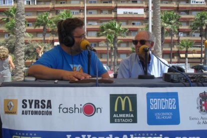 La edición de veranos de Hoy por hoy cuelga el bañador y prepara el traje de lunares para cambiar los días de playa por la Feria.