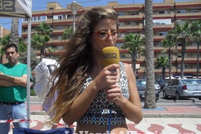 La edición de veranos de Hoy por hoy cuelga el bañador y prepara el traje de lunares para cambiar los días de playa por la Feria.