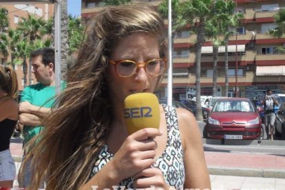 La edición de veranos de Hoy por hoy cuelga el bañador y prepara el traje de lunares para cambiar los días de playa por la Feria.