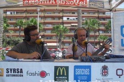 La edición de veranos de Hoy por hoy cuelga el bañador y prepara el traje de lunares para cambiar los días de playa por la Feria.