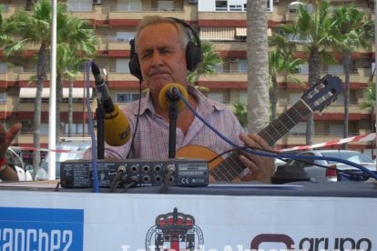 La edición de veranos de Hoy por hoy cuelga el bañador y prepara el traje de lunares para cambiar los días de playa por la Feria.